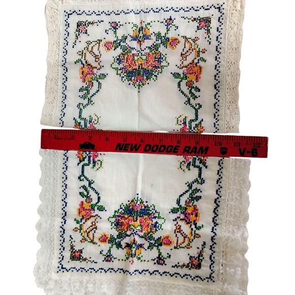 ✨ Retro 🌲 Christmas Cross Stitch Doilies – Handmade Vintage Flour Sack Linens - Picture 7 of 15